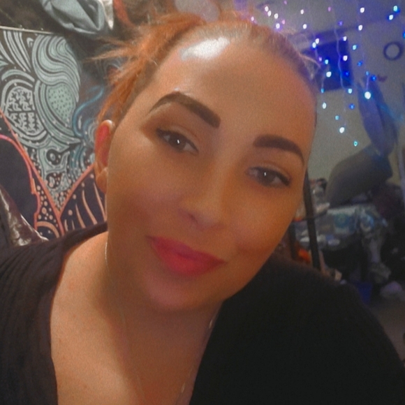 Meet your Posher, Katy - Picture 2 of 3